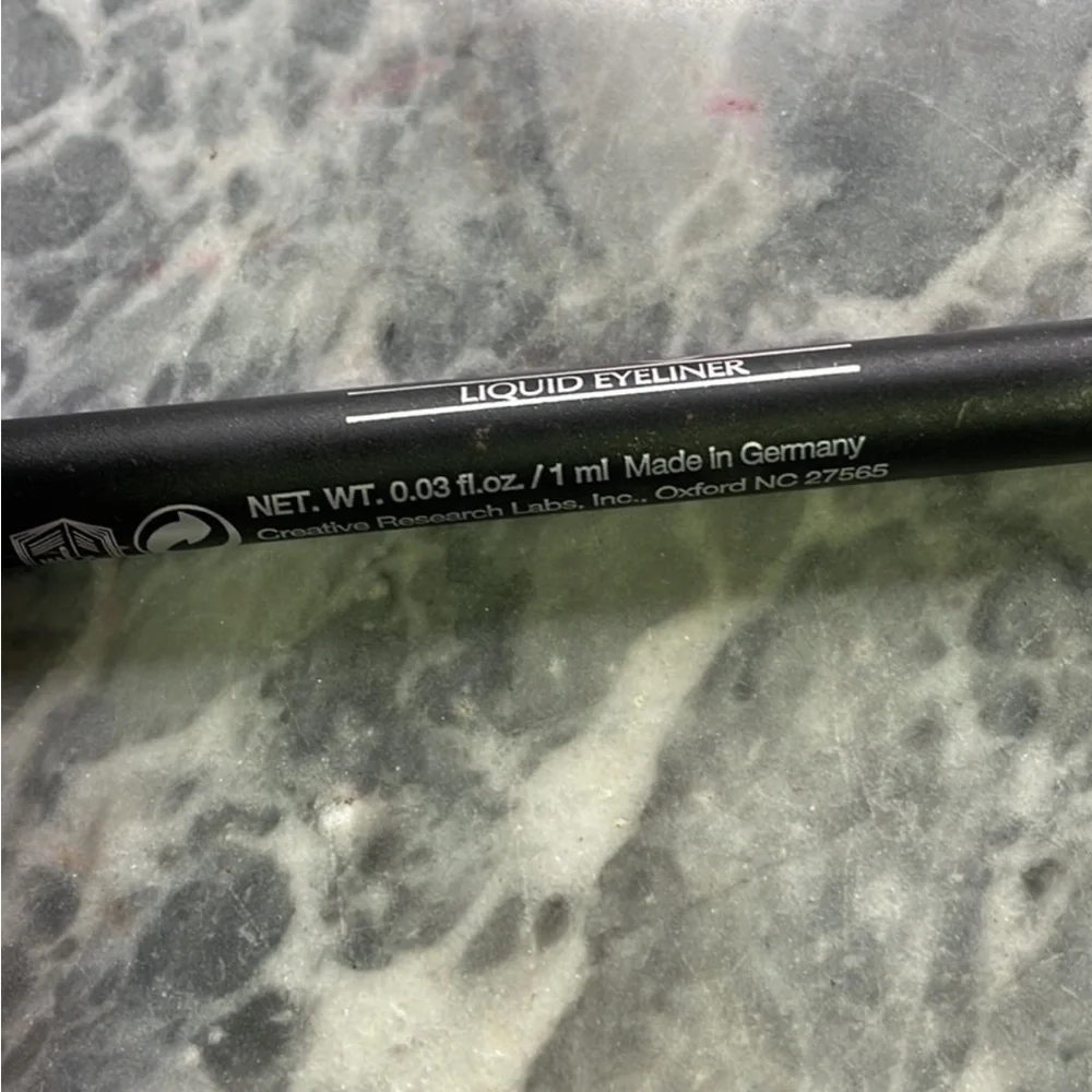 New Jessie’s‎ Girl Liquid Eyeliner Black